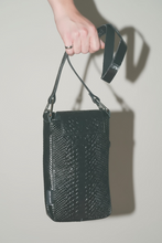 Cargar imagen en el visor de la galería, Toro Bag (Dark Snake)